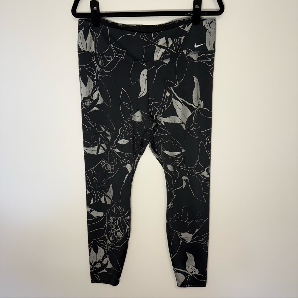 Nike Women’s Black Metallic Floral Sport Leggings Size XXL